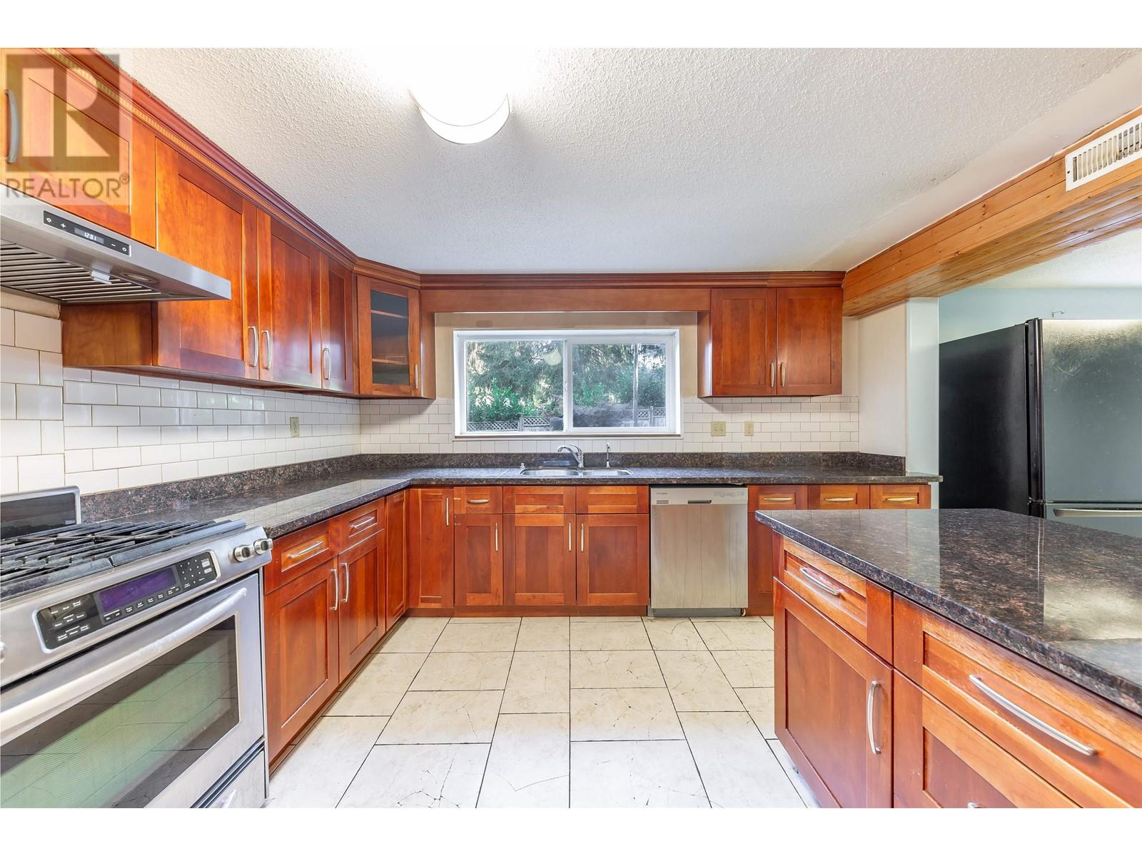 7674 Burris Street, Burnaby, British Columbia  V5E 1Z3 - Photo 10 - R2995350
