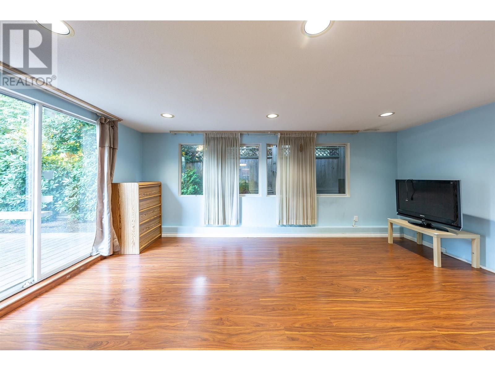 7674 Burris Street, Burnaby, British Columbia  V5E 1Z3 - Photo 6 - R2995350