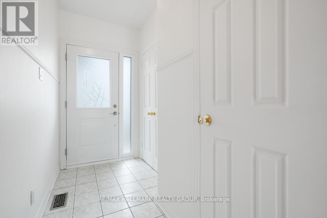 Property at 97 FORESTGLADE CRESCENT image 3