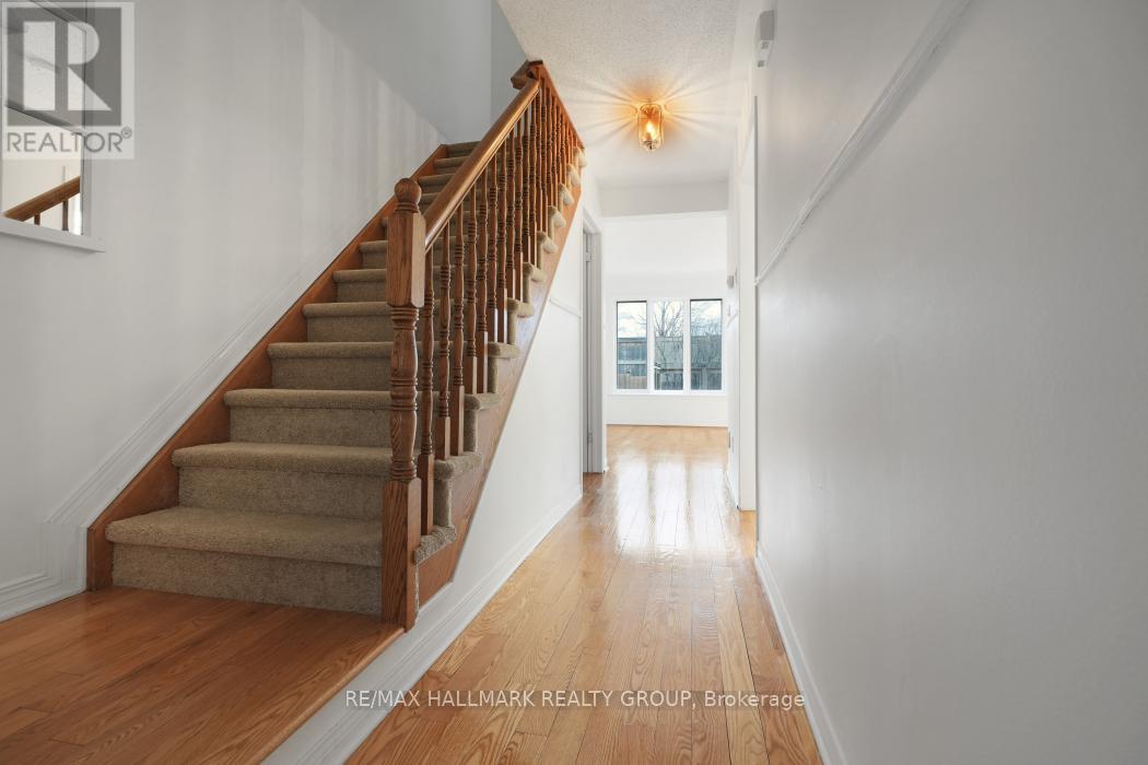 Property at 97 FORESTGLADE CRESCENT image 4