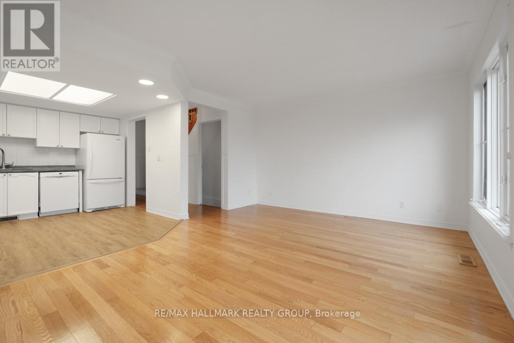 Property at 97 FORESTGLADE CRESCENT image 5
