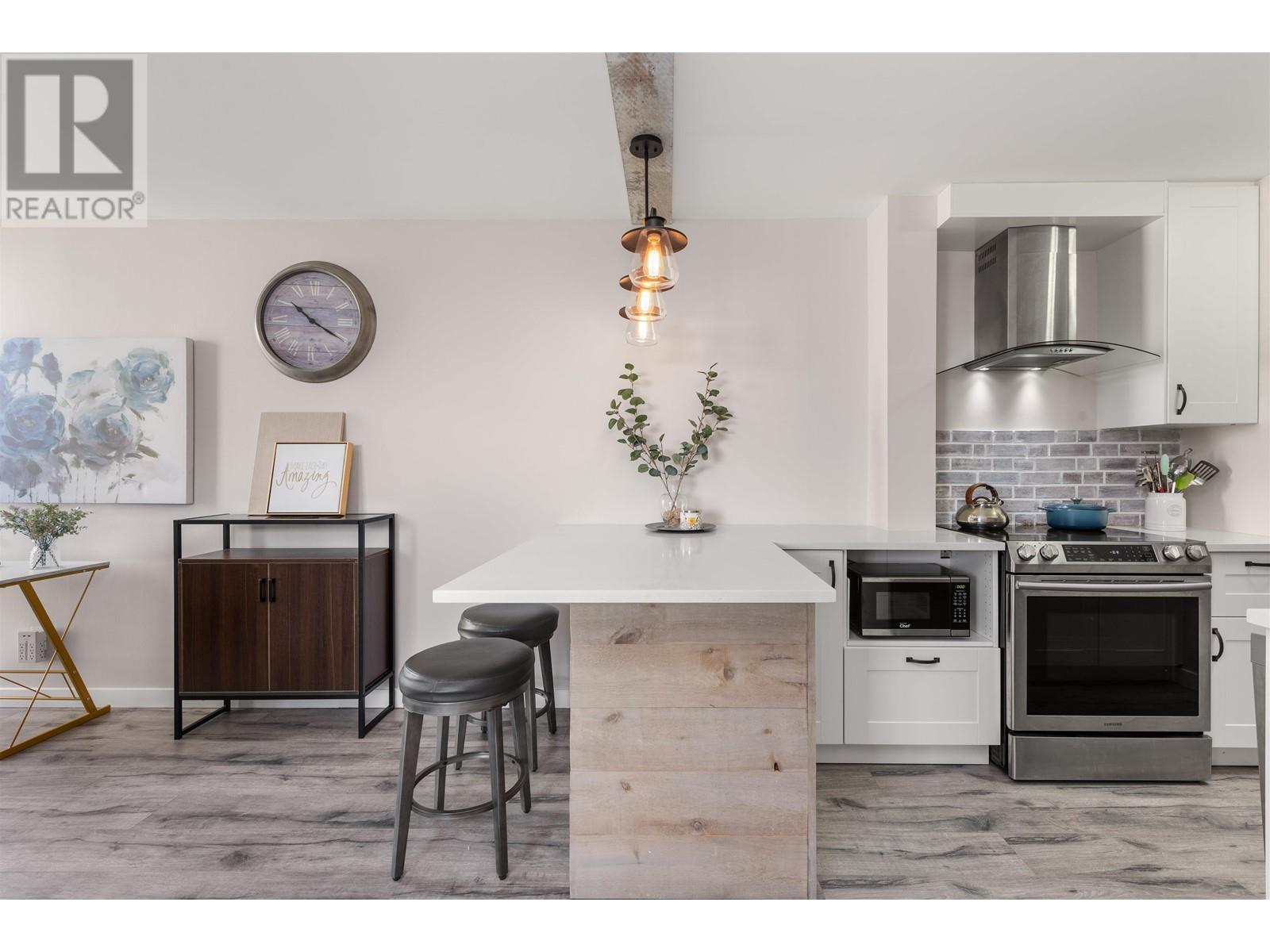 206 6759 WILLINGDON AVENUE, Burnaby, British Columbia