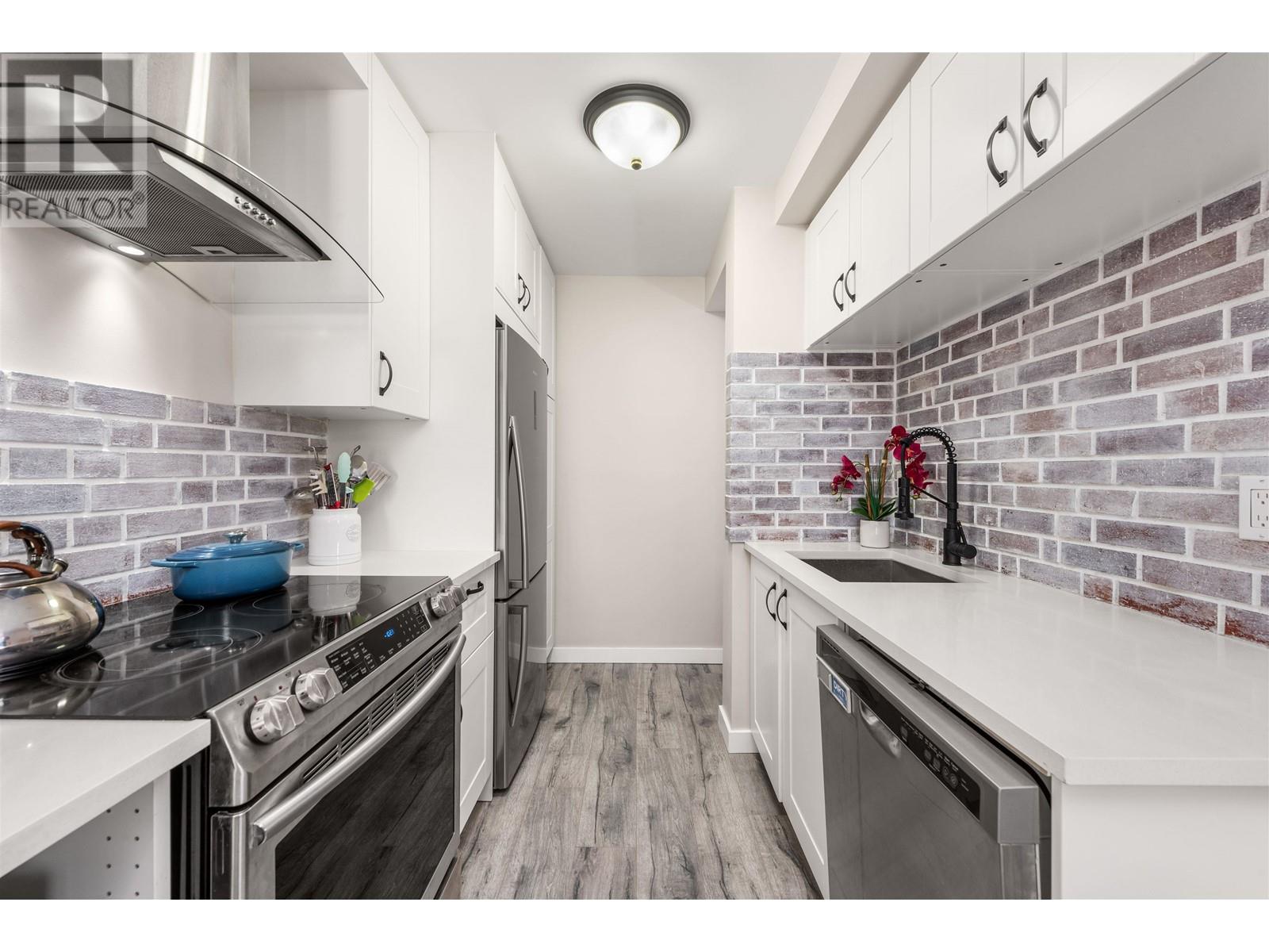 206 6759 Willingdon Avenue, Burnaby, British Columbia  V5H 3Y9 - Photo 10 - R2995212