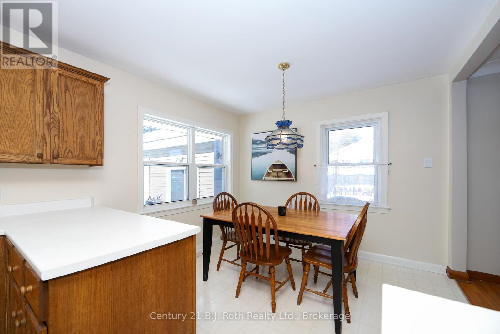 Property at 983 CLARENCE STREET image 3