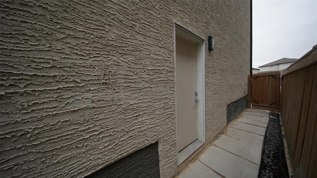 49 Prairie Spring Bay, Winnipeg, Manitoba  R2R 2Z6 - Photo 36 - 202509032
