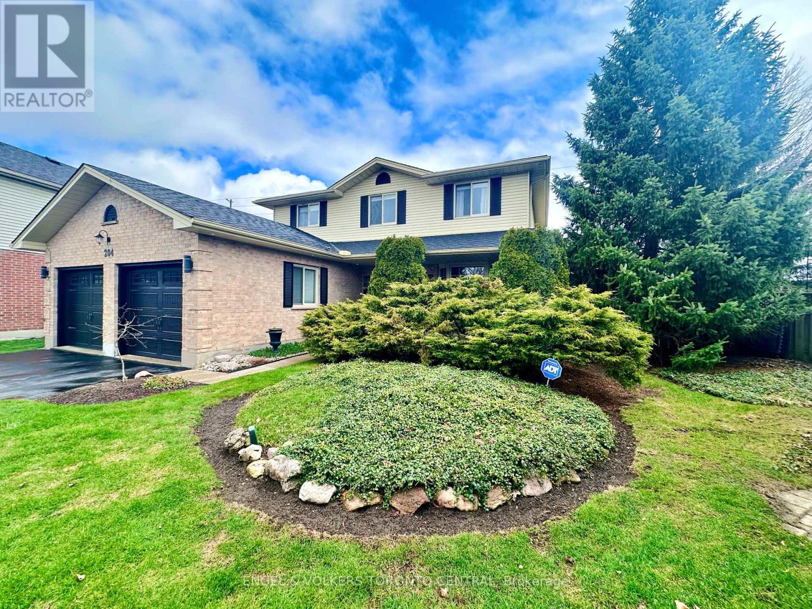 204 Killarney Grove