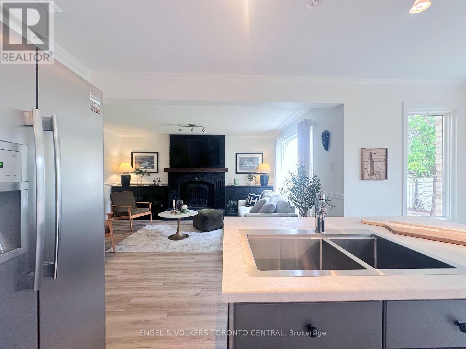 Photo 10 of 45 for 204 Killarney Grove