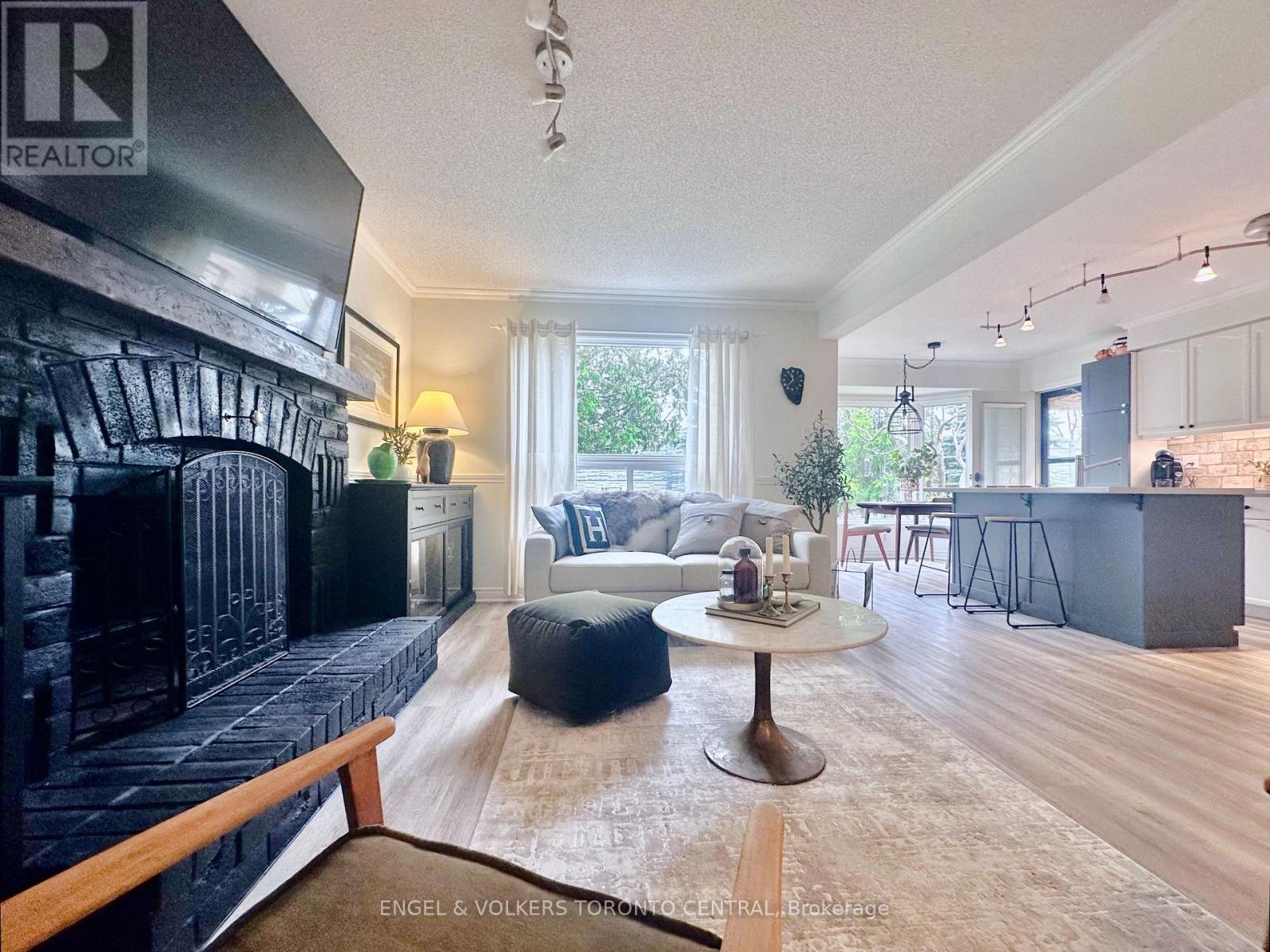 Photo 11 of 45 for 204 Killarney Grove