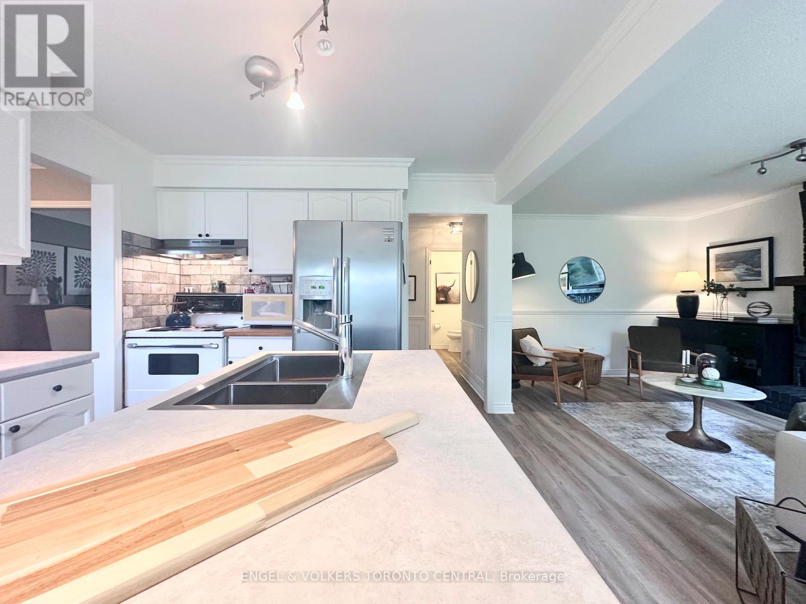 Photo 13 of 45 for 204 Killarney Grove