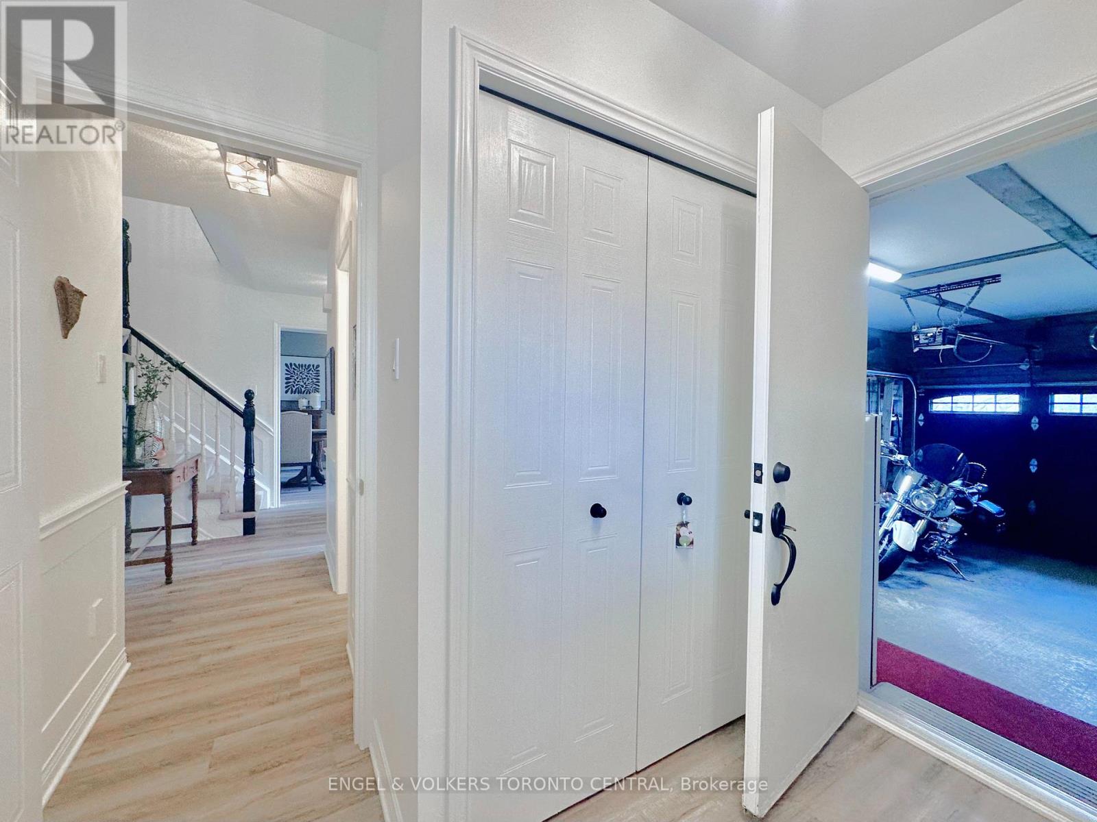 Photo 20 of 45 for 204 Killarney Grove