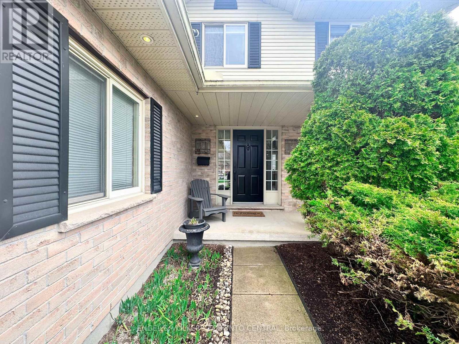 Photo 3 of 45 for 204 Killarney Grove