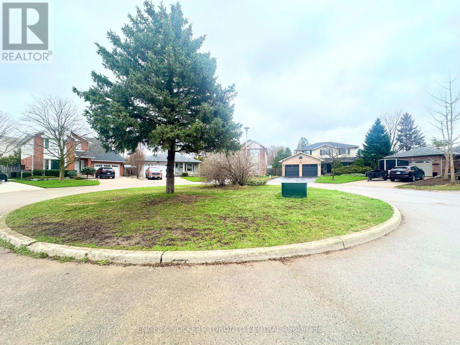 Photo 45 of 45 for 204 Killarney Grove