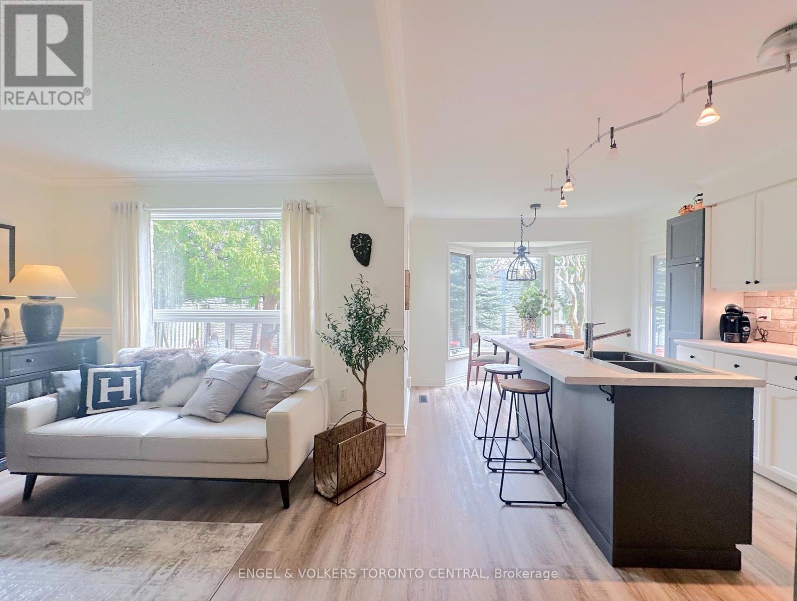 Photo 7 of 45 for 204 Killarney Grove