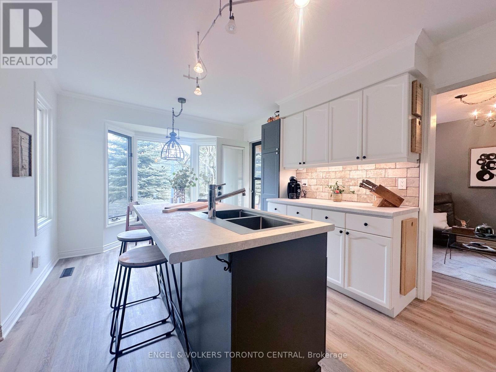 Photo 8 of 45 for 204 Killarney Grove