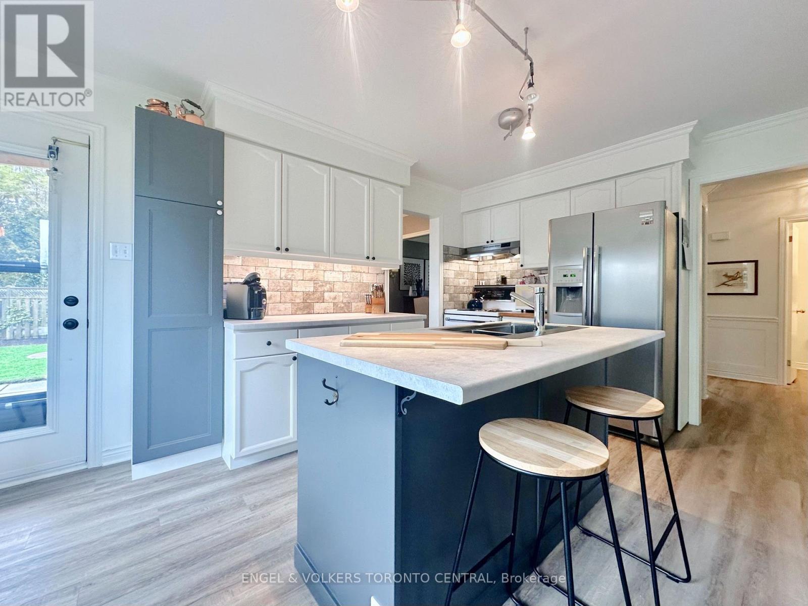 Photo 9 of 45 for 204 Killarney Grove