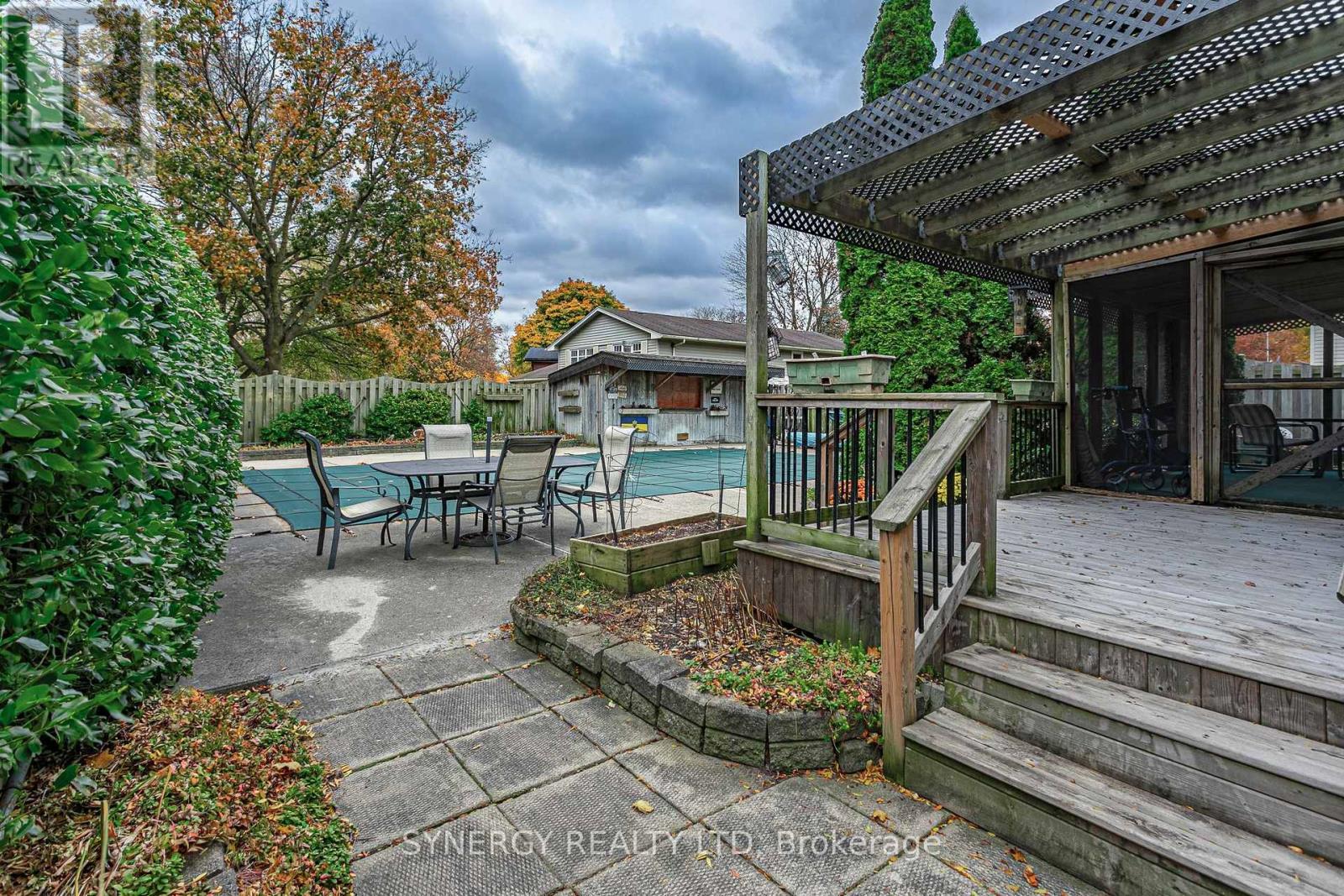 Property at 208 LAMORE CRESCENT image 5