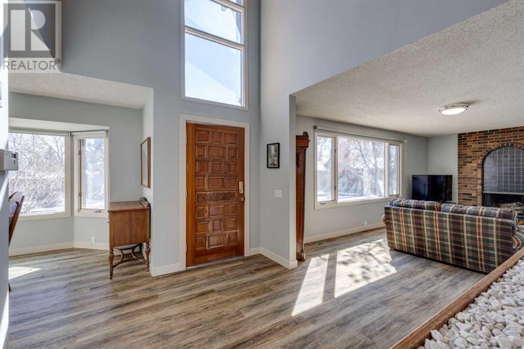Property at 27 Silverdale Crescent NW image 5
