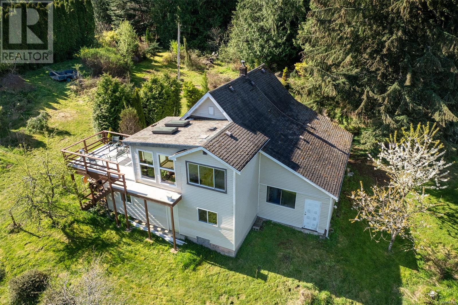 Property at 6827 Pascoe Rd image 3