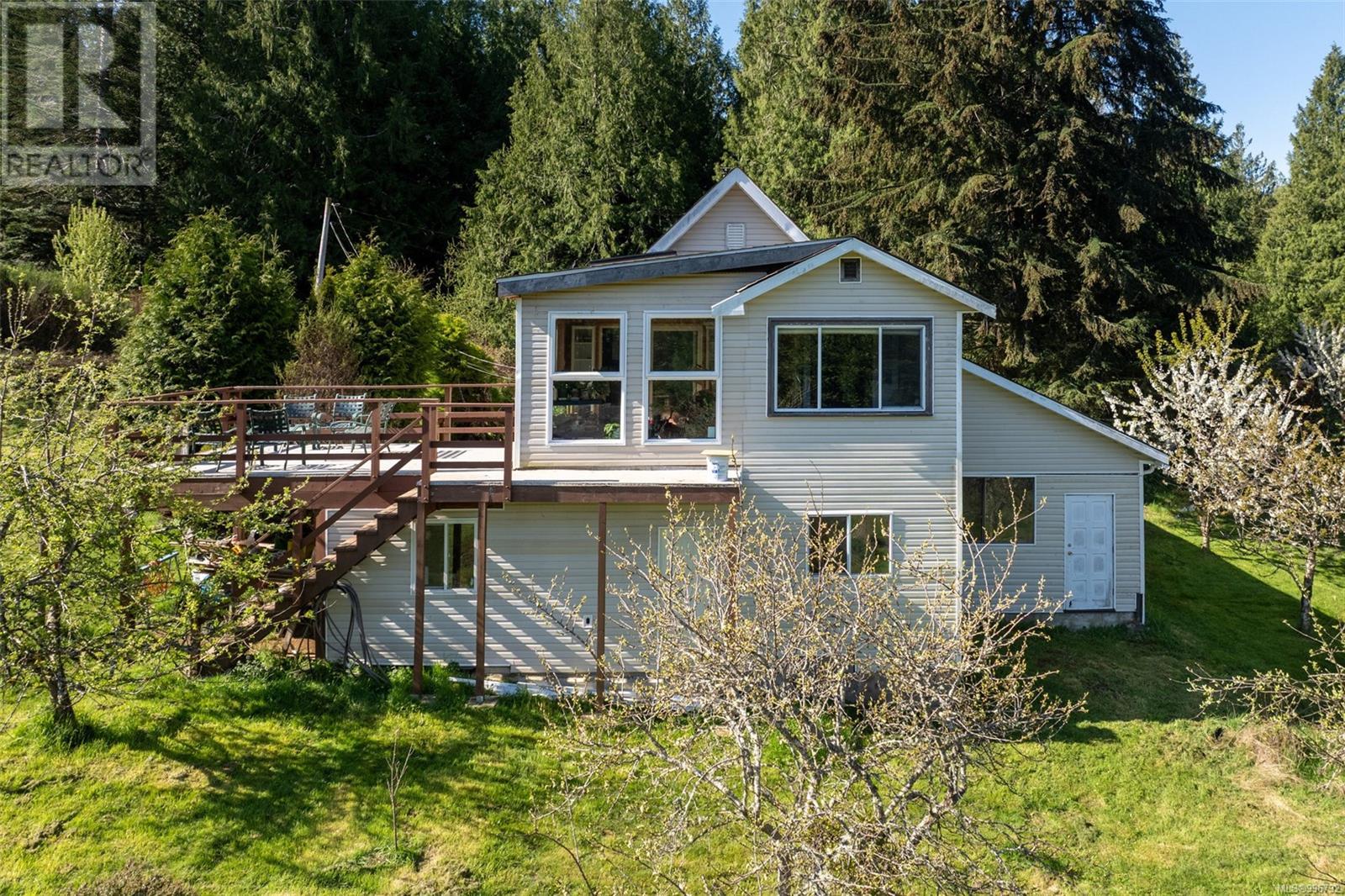 Property at 6827 Pascoe Rd image 4