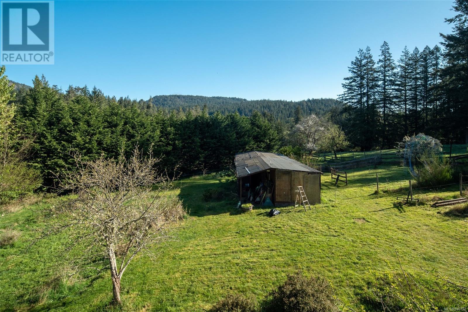 Property at 6827 Pascoe Rd image 5