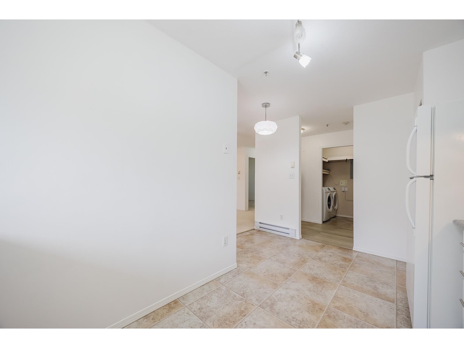 206 2962 Trethewey Street, Abbotsford, British Columbia  V2T 4M3 - Photo 8 - R2990896