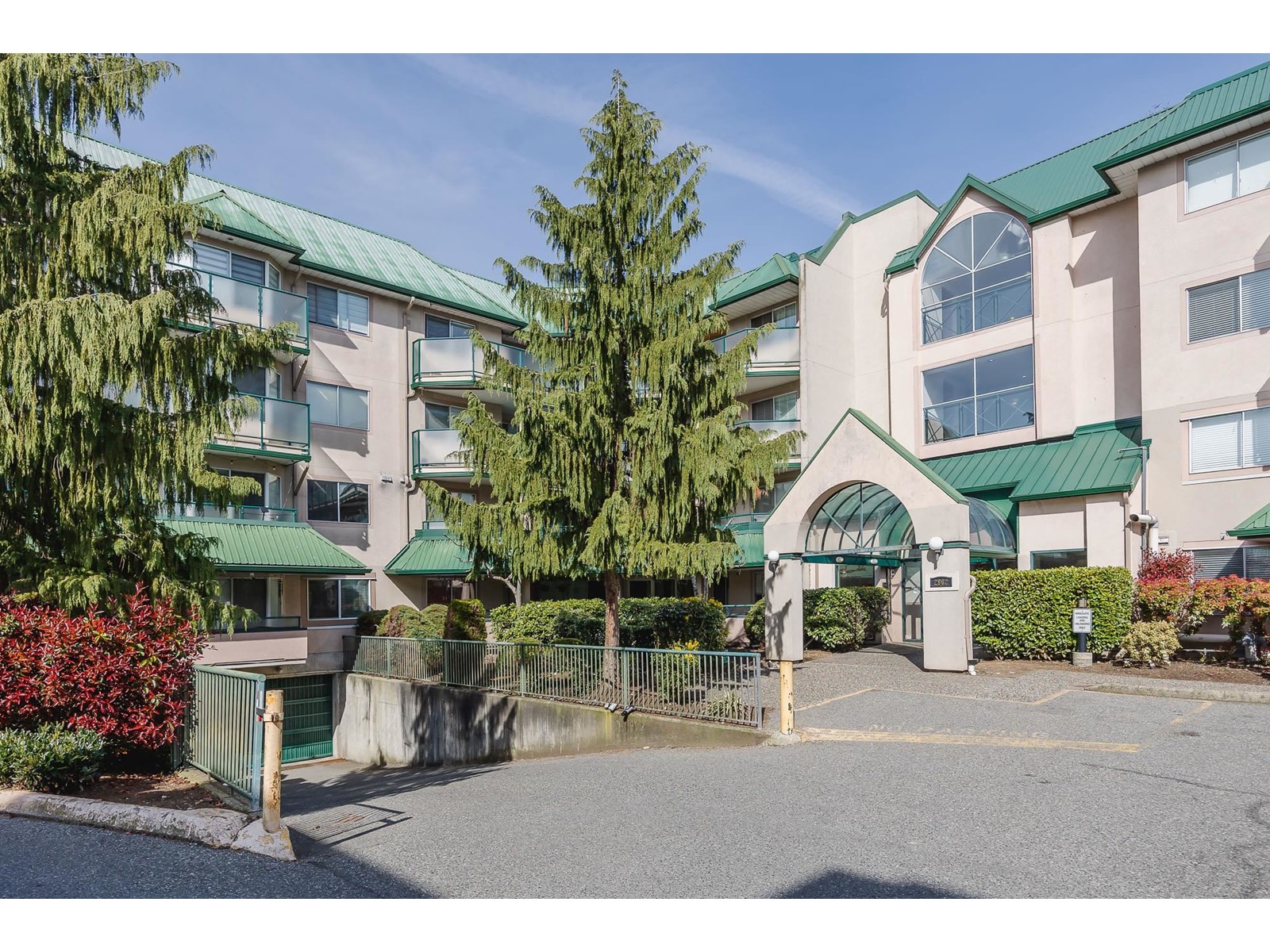 206 2962 Trethewey Street, Abbotsford, British Columbia  V2T 4M3 - Photo 2 - R2990896