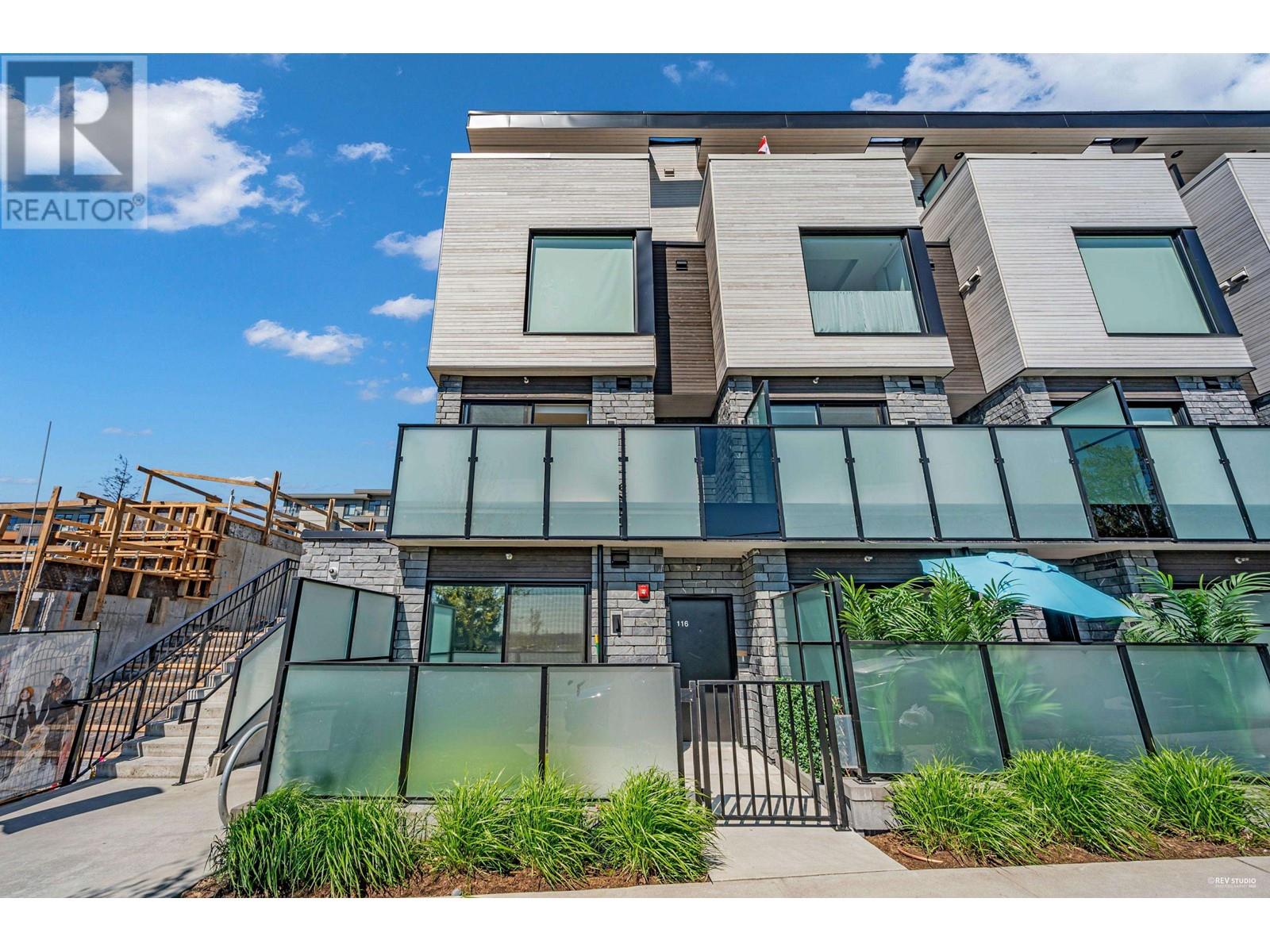 116 650 E 2ND STREET, North Vancouver, British Columbia