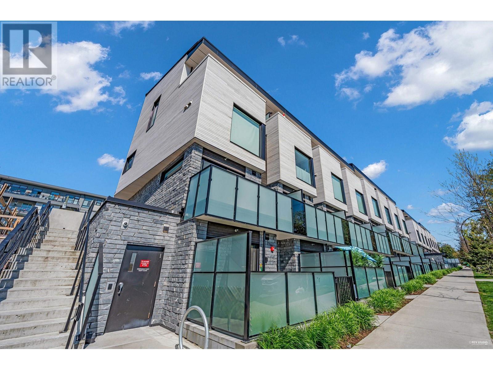 116 650 E 2nd Street, North Vancouver, British Columbia  V7L 0H5 - Photo 2 - R2995343