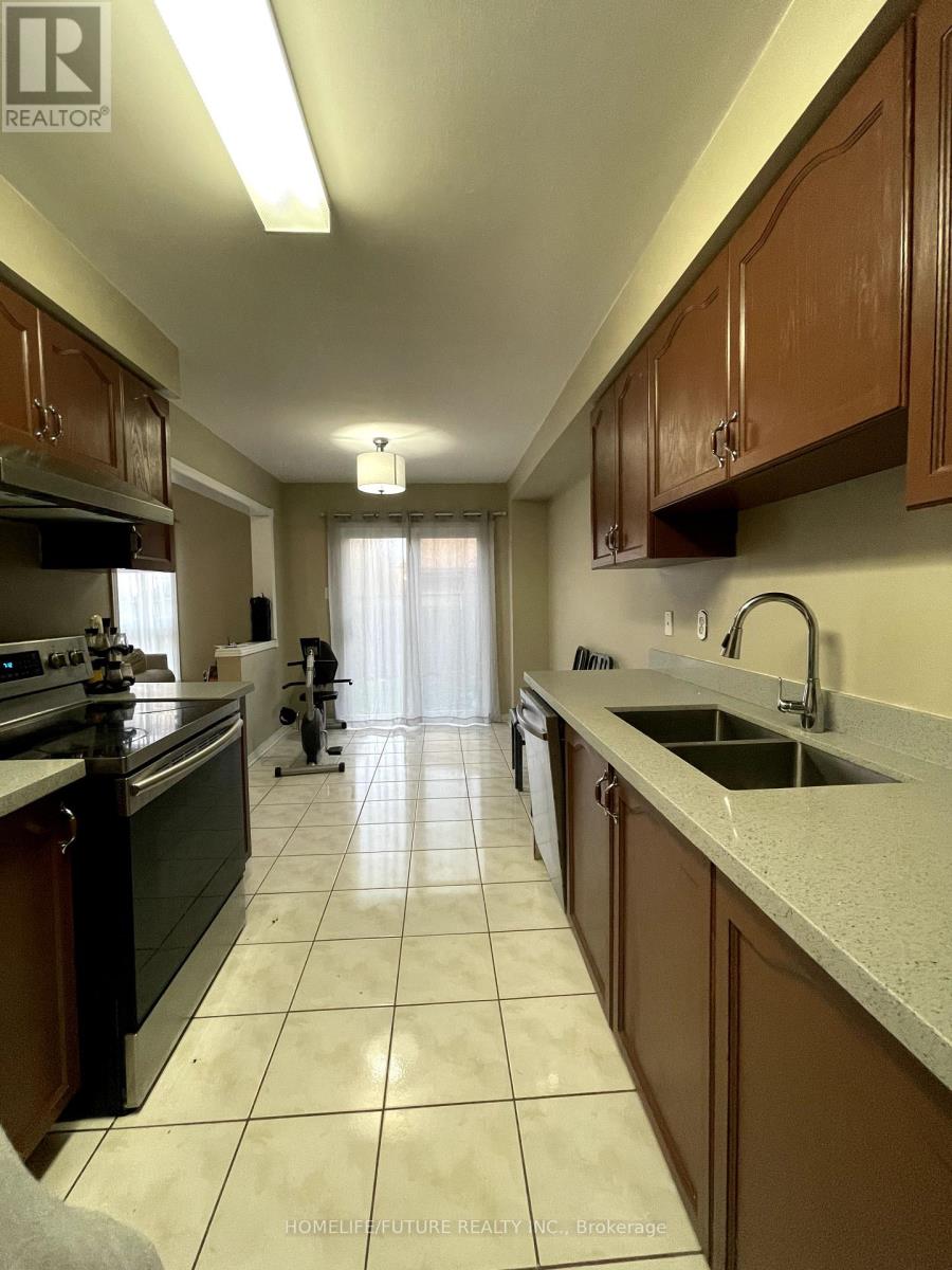 14 Peachleaf Crescent, Brampton, Ontario  L7A 2B2 - Photo 10 - W12109178