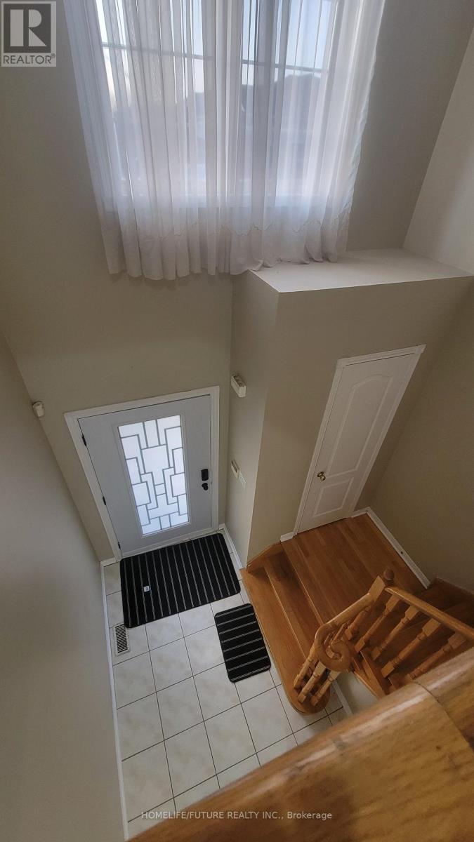 14 Peachleaf Crescent, Brampton, Ontario  L7A 2B2 - Photo 12 - W12109178