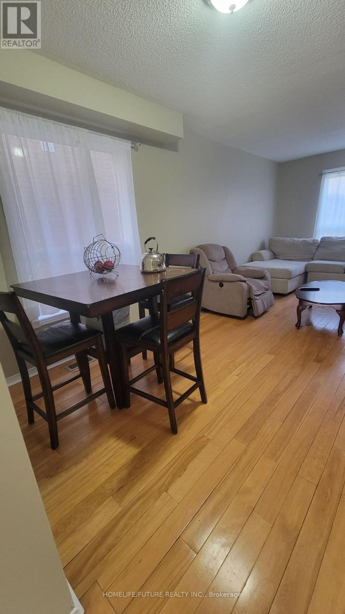 14 Peachleaf Crescent, Brampton, Ontario  L7A 2B2 - Photo 6 - W12109178
