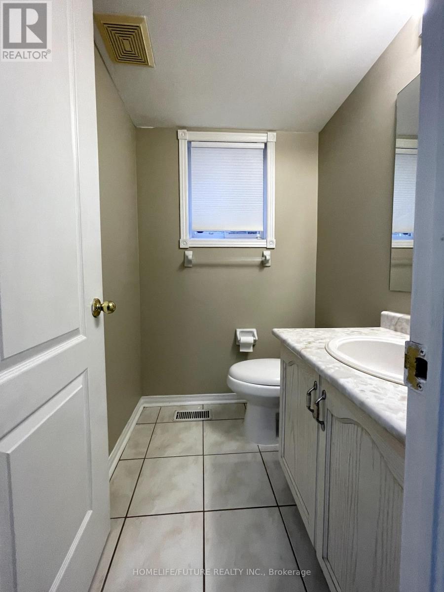 14 Peachleaf Crescent, Brampton, Ontario  L7A 2B2 - Photo 9 - W12109178