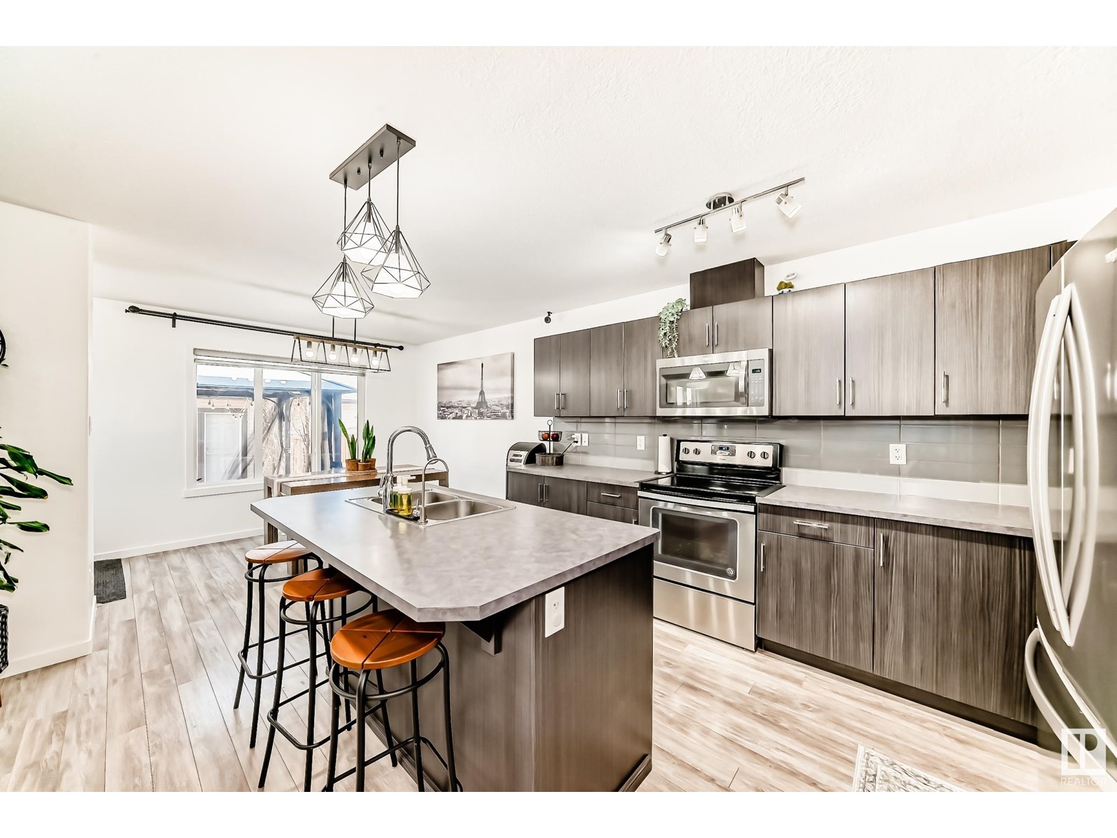 Property at 1533 24 ST NW NW image 5