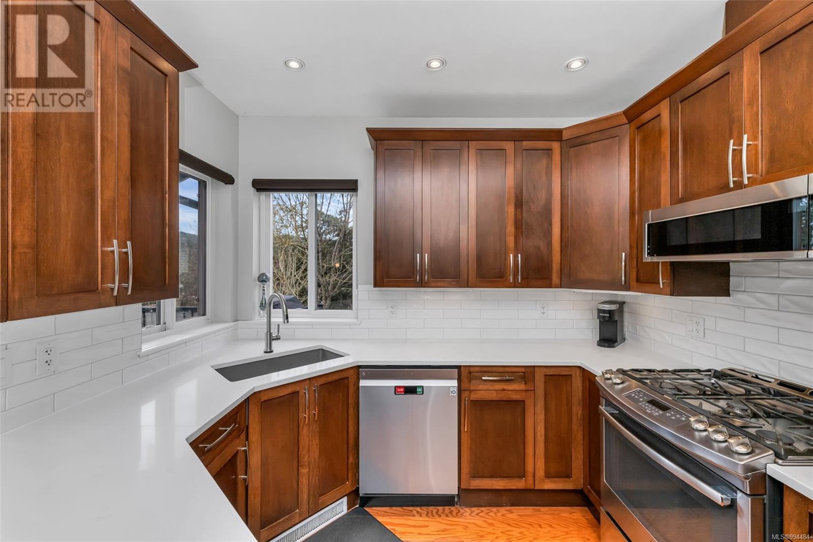 Property at 983 Alumroot Close image 4