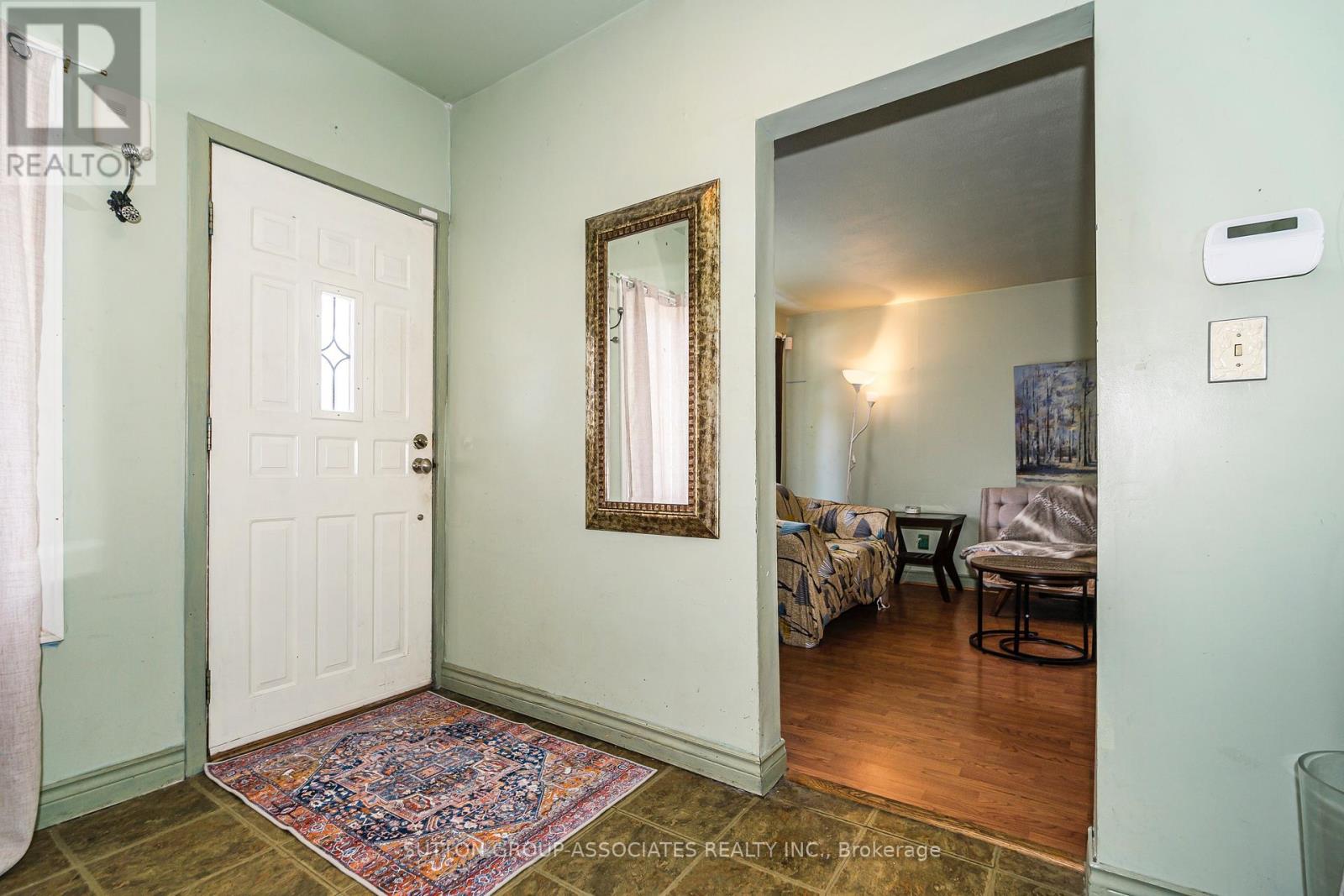 16 North Bonnington Avenue, Toronto, Ontario  M1K 1X2 - Photo 6 - E12109204