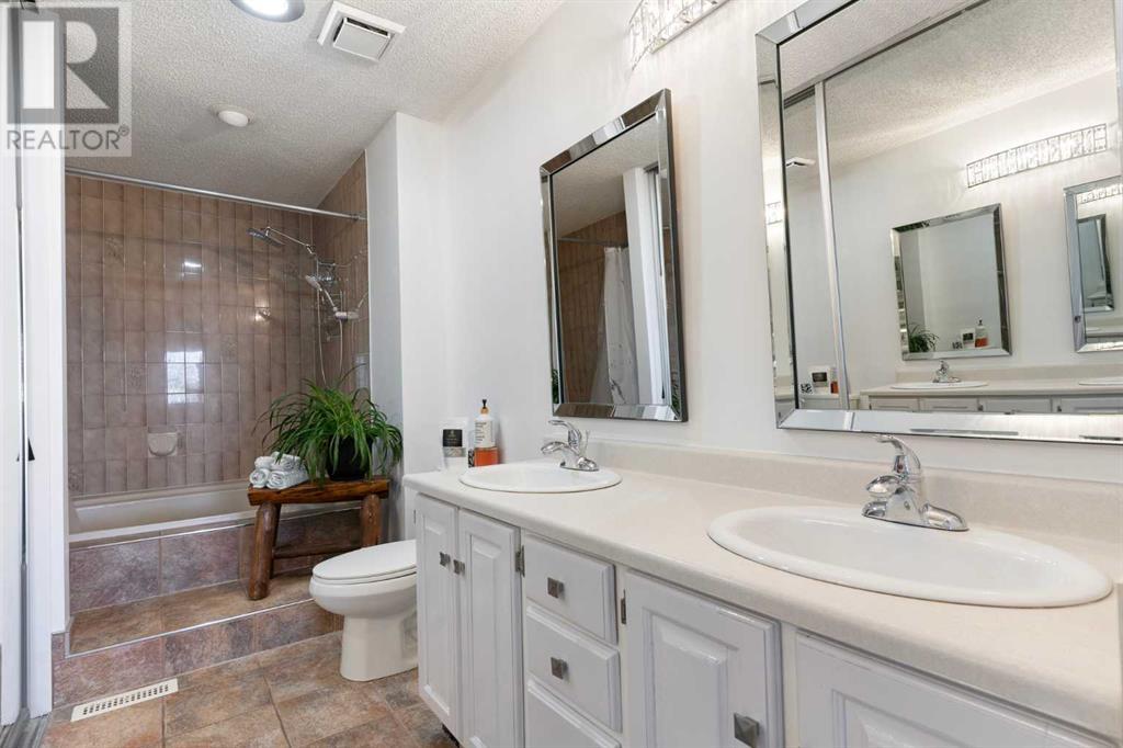 33, 448 Strathcona Drive Sw, Calgary, Alberta  T3H 1M3 - Photo 24 - A2209482