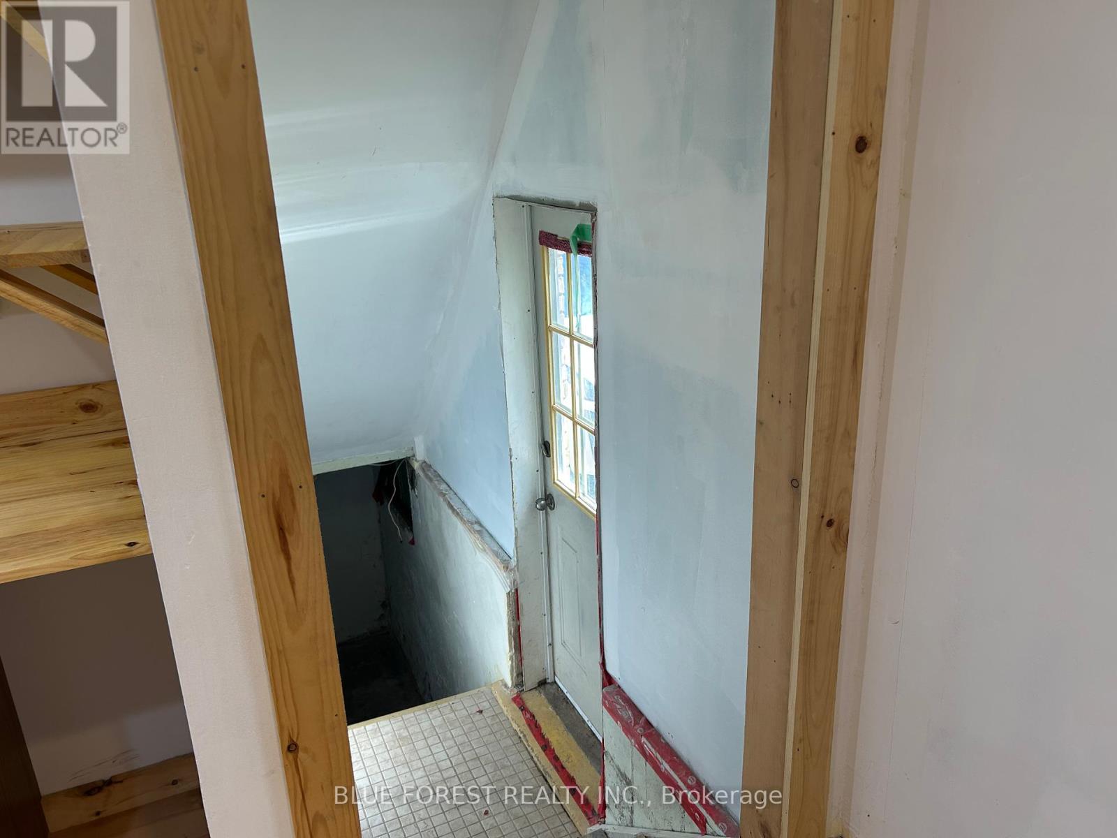57 Nelson Avenue, Ingersoll, Ontario  N5C 1C1 - Photo 6 - X12109226