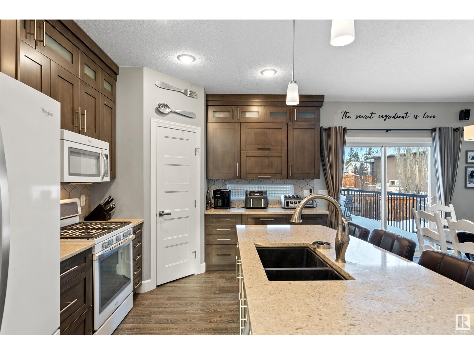 Property at 409 26 ST image 3
