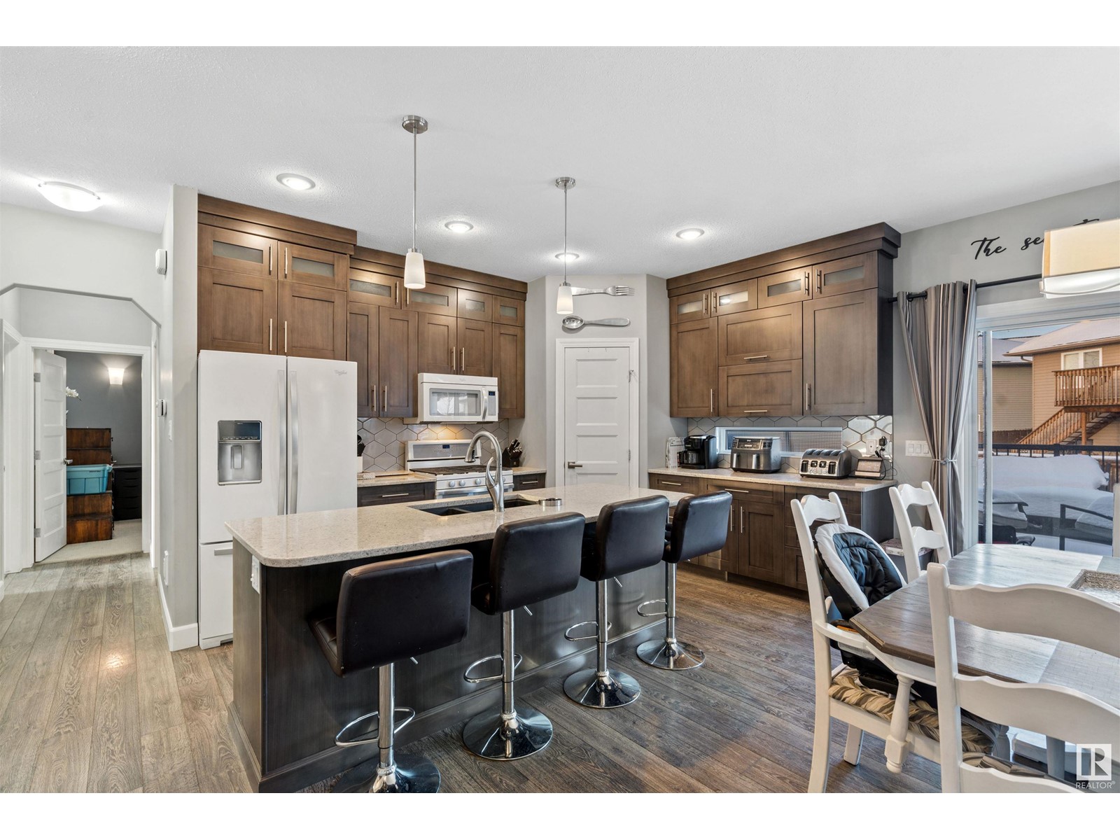 Property at 409 26 ST image 4
