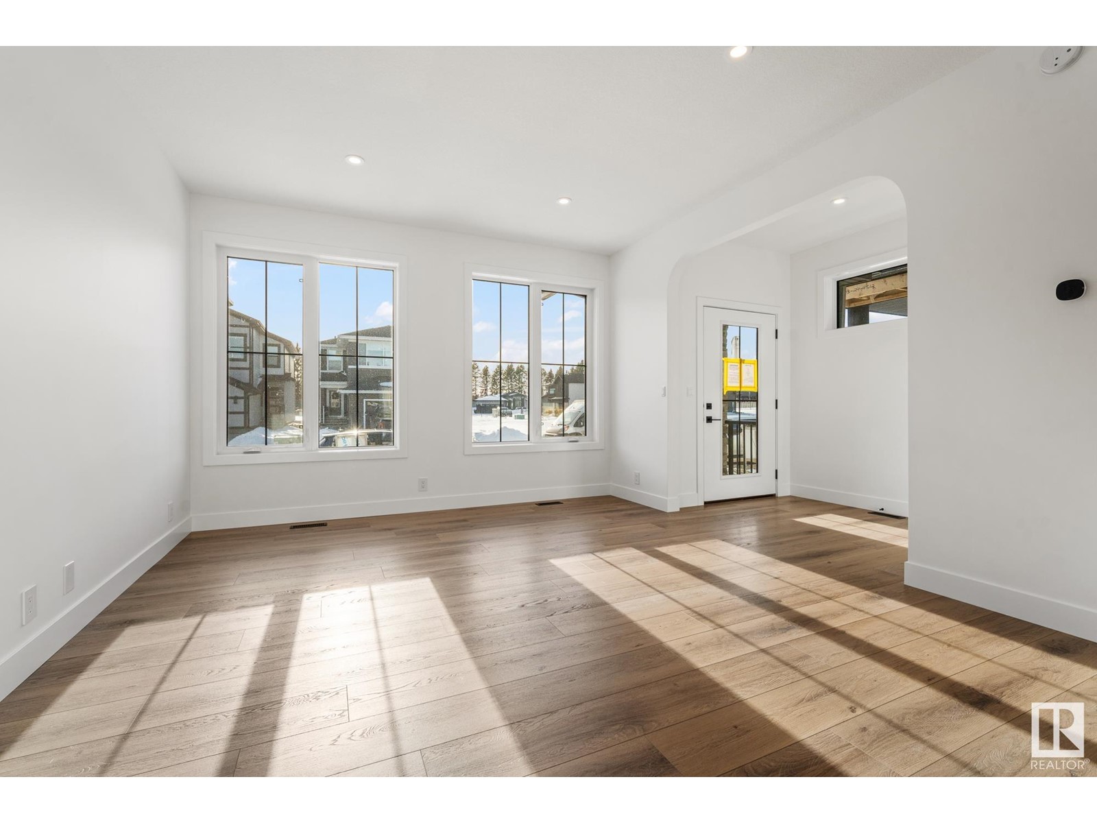 Property at 103 Newbury Ci image 4
