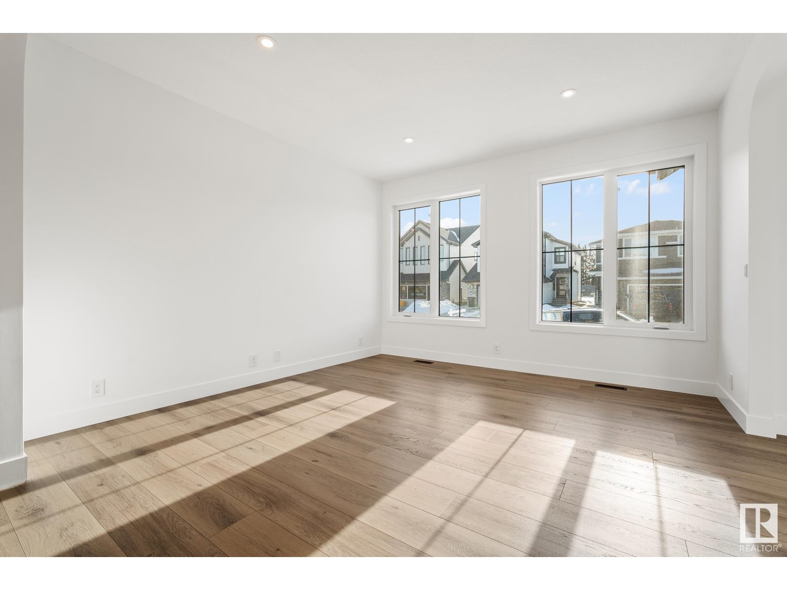 Property at 103 Newbury Ci image 5