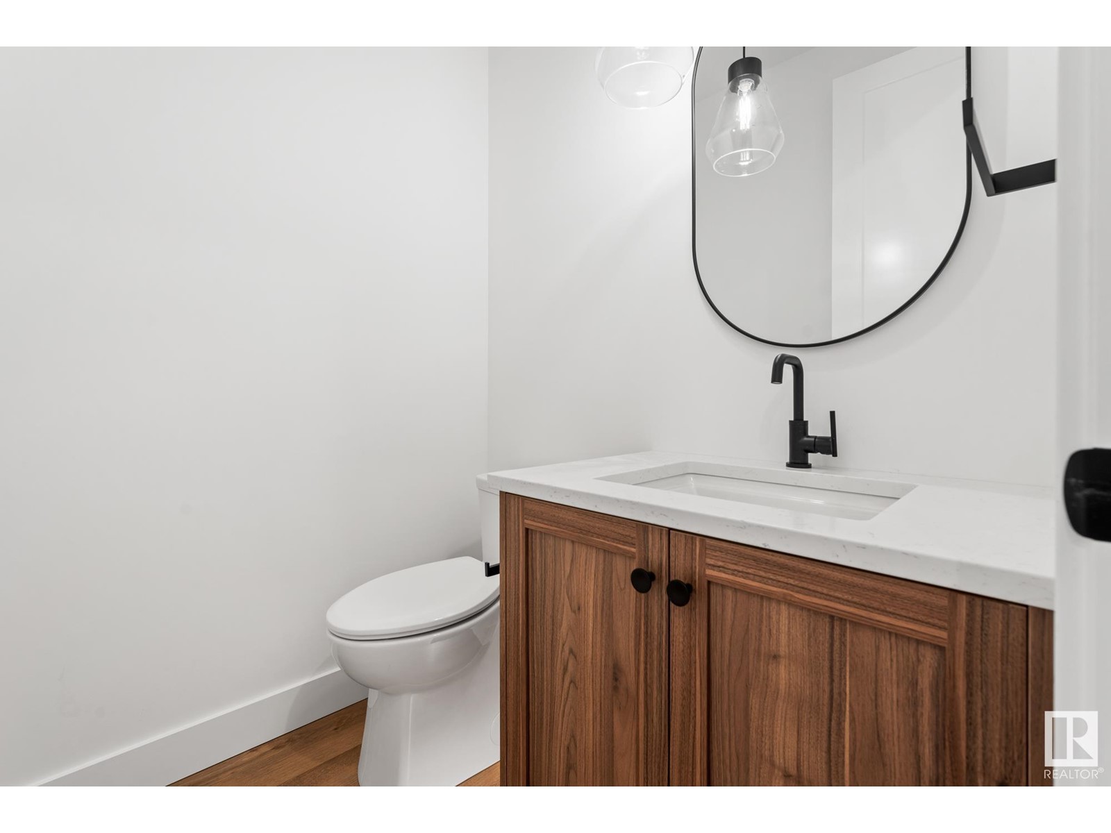Property at 101 Newbury Ci image 3