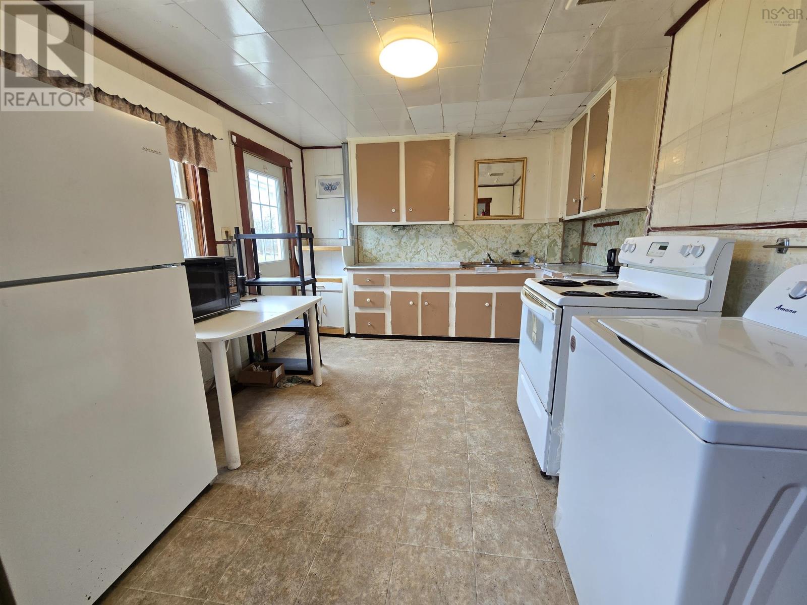 98 Richmond Street, Sydney, Nova Scotia  B1P 2V2 - Photo 3 - 202509118