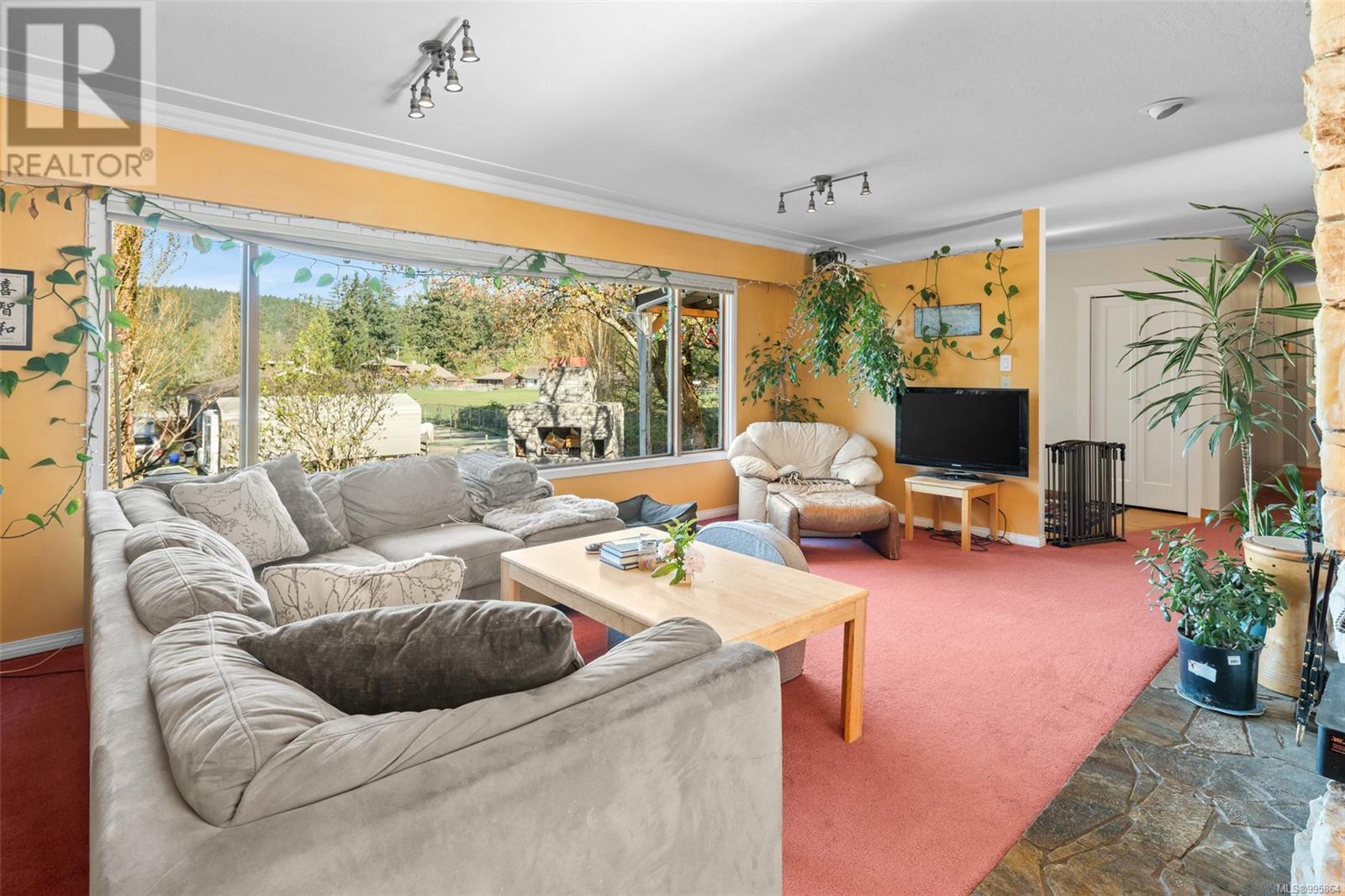 Property at 946 Klahanie Dr image 5