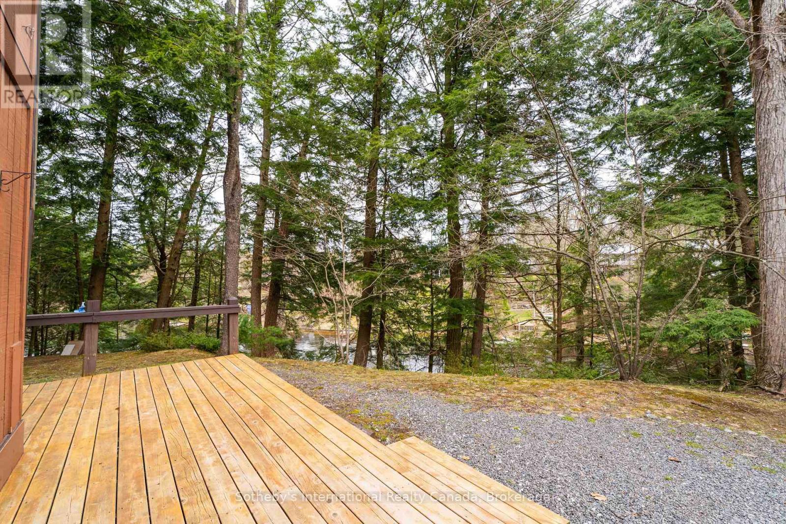 49 Southbank Drive, Bracebridge, Ontario  P1L 1G2 - Photo 3 - X12109267