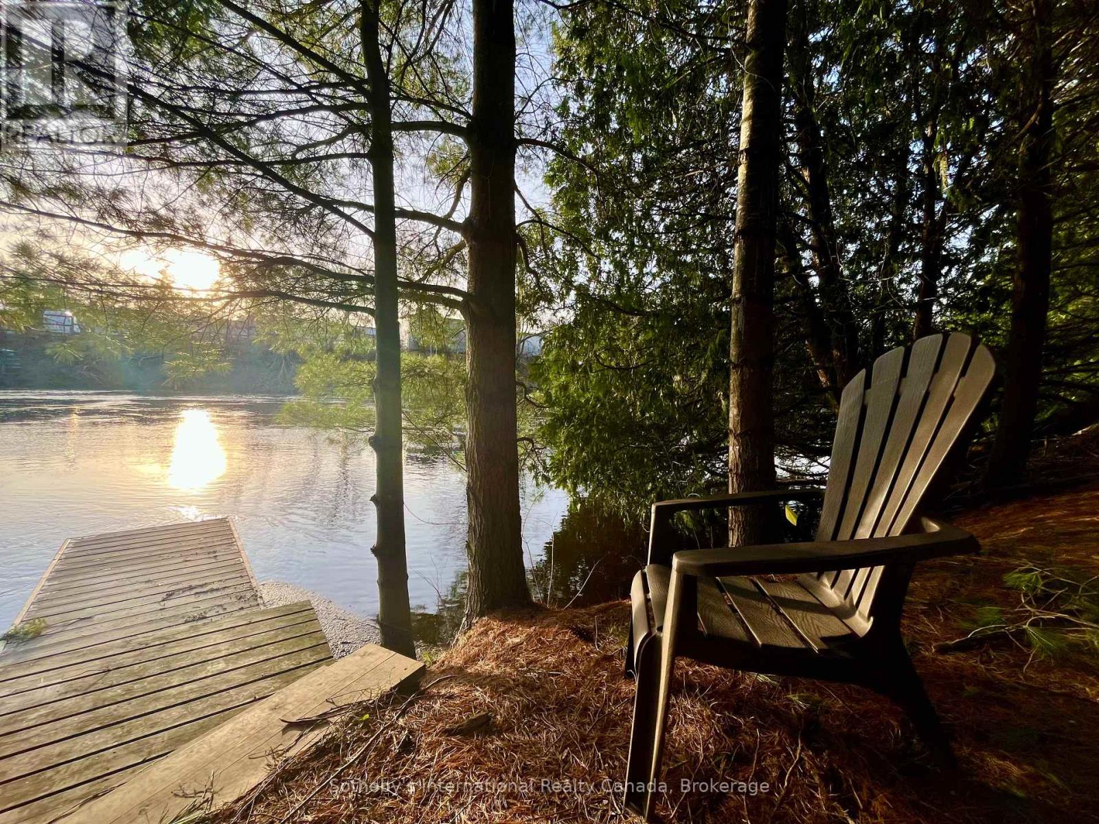 49 Southbank Drive, Bracebridge, Ontario  P1L 1G2 - Photo 4 - X12109267