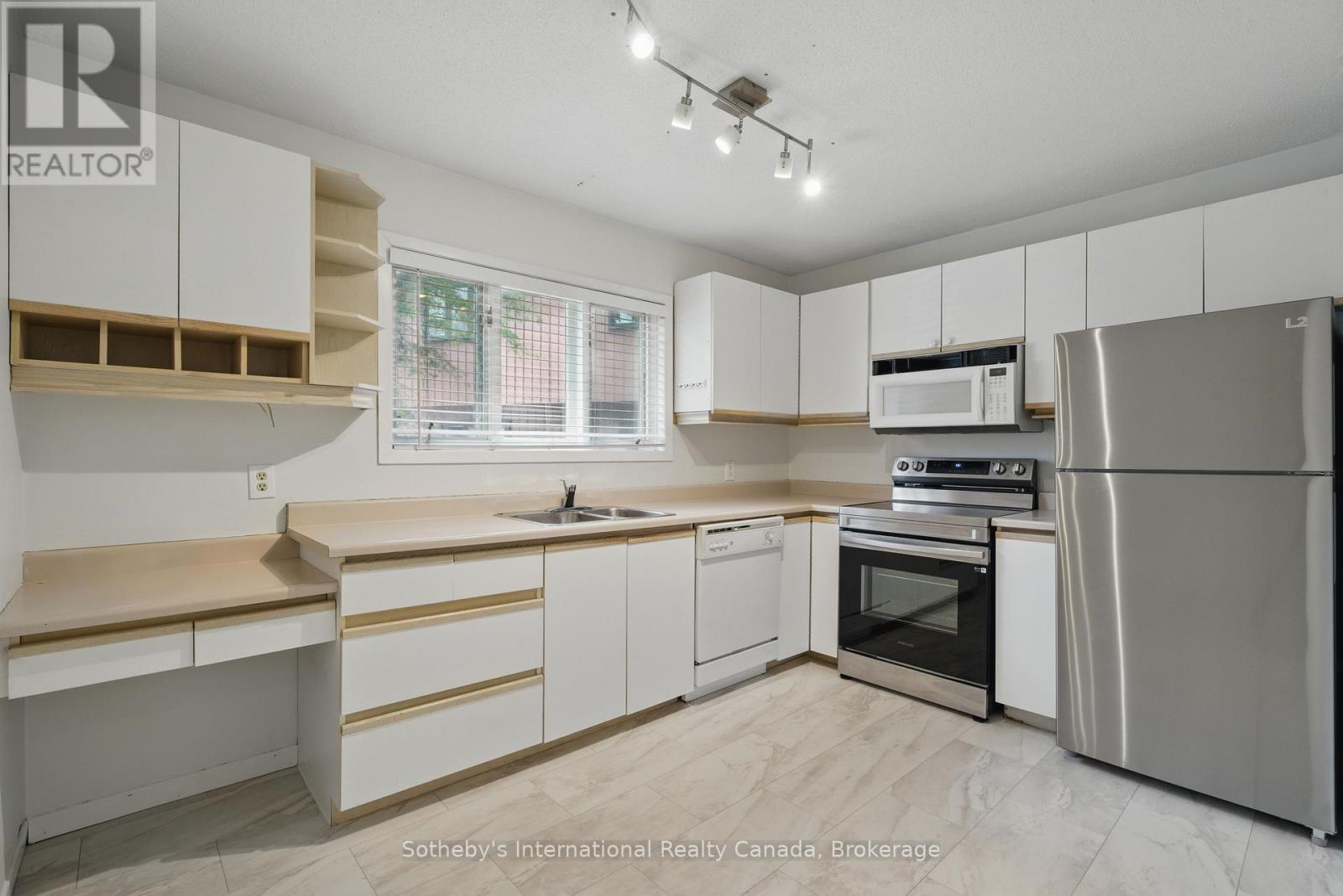 49 Southbank Drive, Bracebridge, Ontario  P1L 1G2 - Photo 7 - X12109267