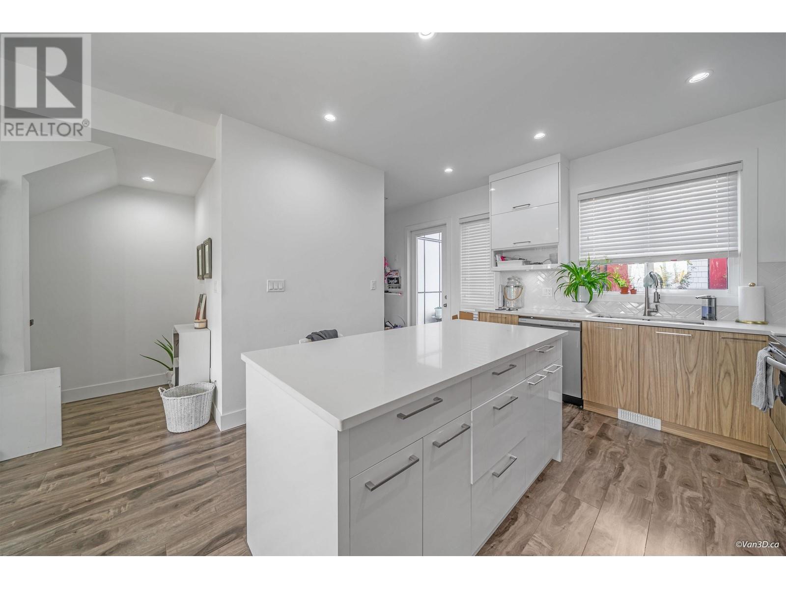 Property at 102 3423 ROXTON AVENUE image 3