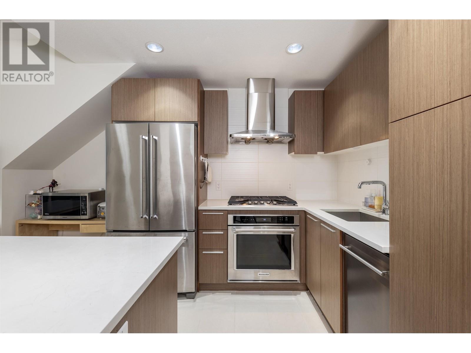 Listing Picture 9 of 30 : PH7 3462 ROSS DRIVE, Vancouver / 溫哥華 - 魯藝地產 Yvonne Lu Group - MLS Medallion Club Member