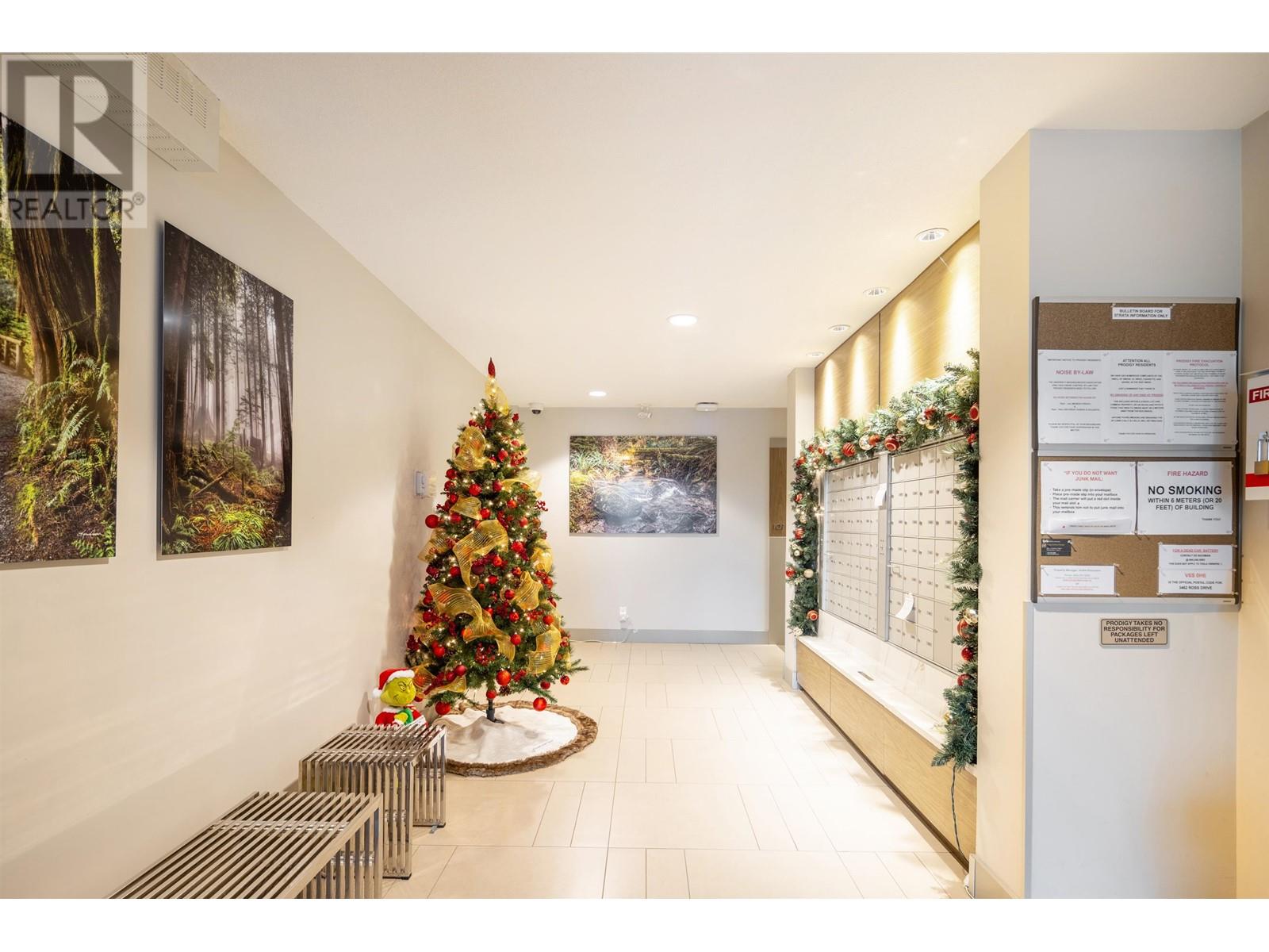 Listing Picture 3 of 30 : PH7 3462 ROSS DRIVE, Vancouver / 溫哥華 - 魯藝地產 Yvonne Lu Group - MLS Medallion Club Member